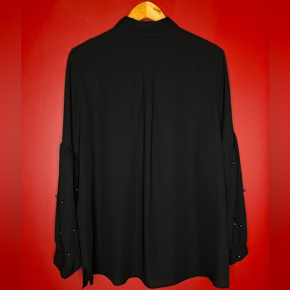 NWOT- OS-Reitmans beaded sleeve button down! - Picture 3 of 7